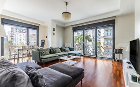 Spacious Flat Near Bagdat Avenue In Suadiye